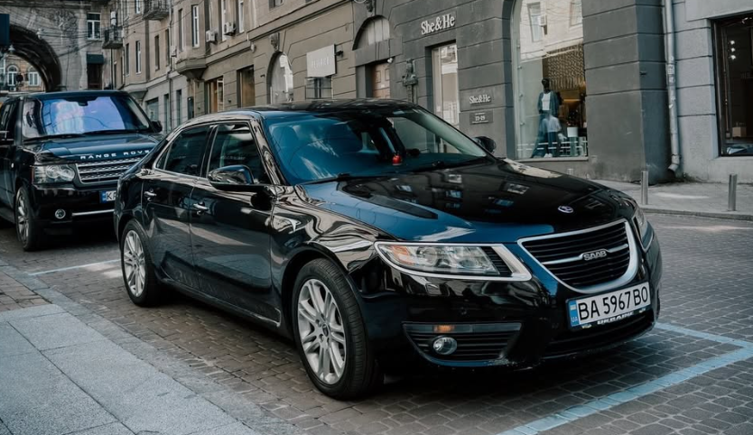 Один з останніх: рідкісний SAAB 9-5 2011 року помітили у Києві (фото)