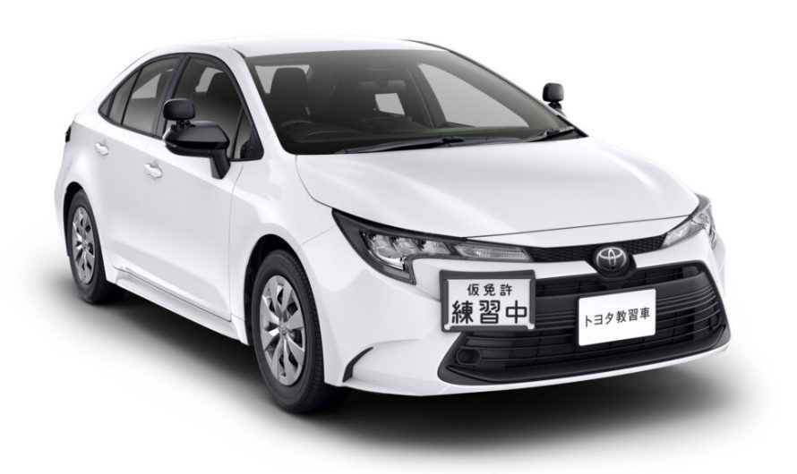 Ось переписаний заголовок українською мовою: Найдоступніша нова Corolla від Toyota має механічну коробку передач та шість педалей