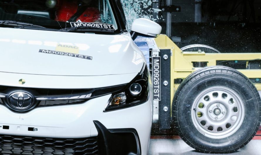 Переписаний варіант: Популярний гібрид Suzuki під брендом Toyota провалив краш-тест настільки, що NCAP достроково його припинила