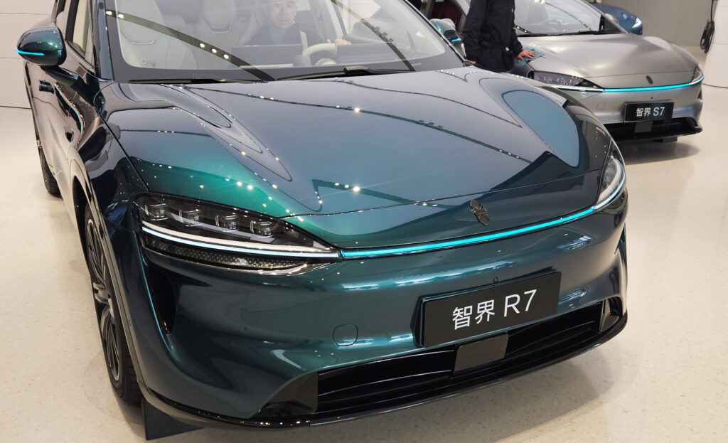 Mercedes Started The Turquoise Trend For Cars In Self-Driving Mode, China Is Finishing It