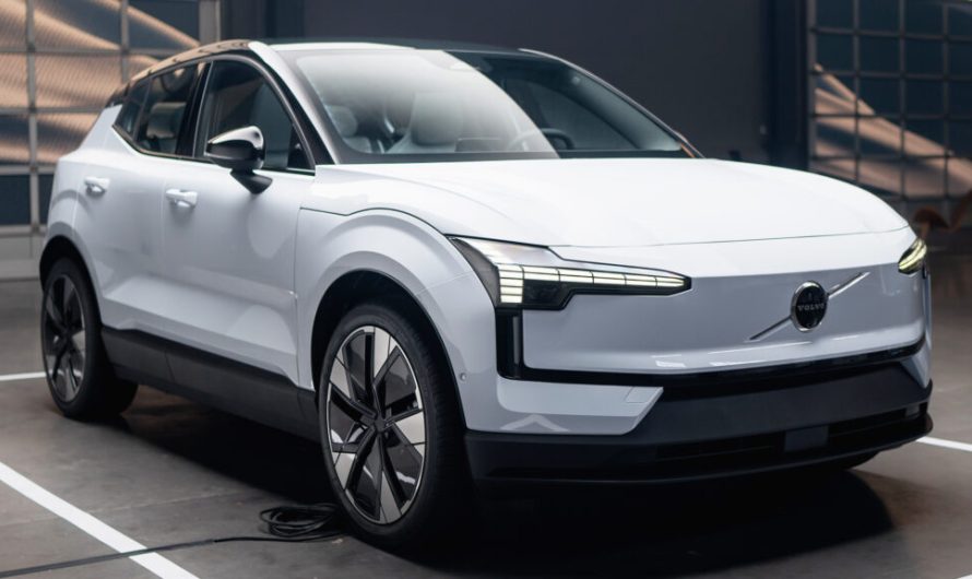 Volvo розробляє доступний електромобіль на зміну моделі EX30