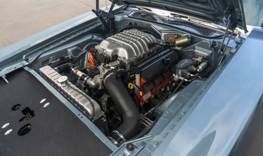 Якби Dodge випустив Charger Hellcat у 1971 році, він виглядав би саме так