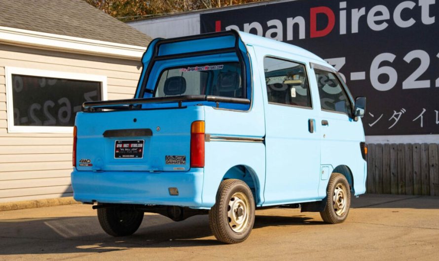 Ось переписаний заголовок українською мовою: Кей-ван Daihatsu за $12,950 — це ще й пікап із двома рядами сидінь та 86-сантиметровим кузовом