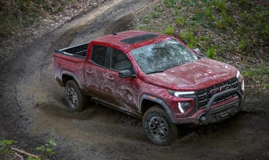 Новий GMC Jimmy може повернути культовий кутастий дизайн у боротьбі з Bronco