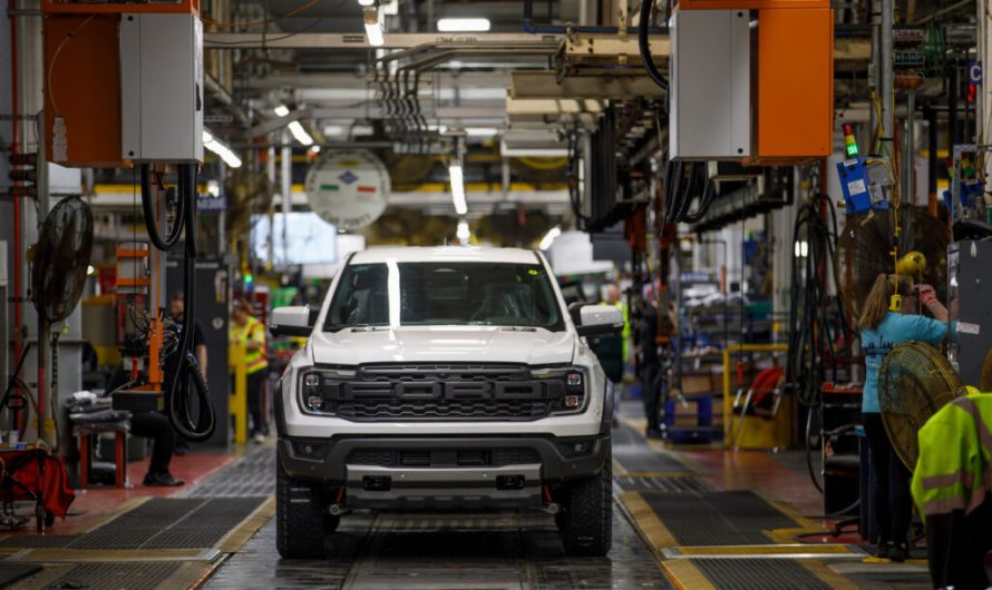 Компанія Ford доручила штучному інтелекту вдосконалити виробництво авто, але потім знову найняла людей виправляти помилки ШІ