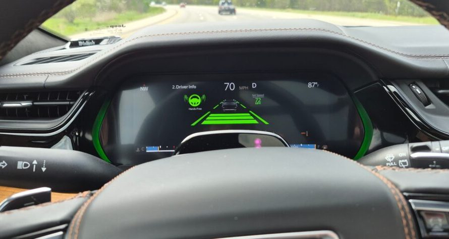 Ми протестували систему Stellantis Hands-Free — пасажирський огляд активної допомоги водієві