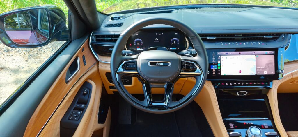 Салон Jeep Grand Cherokee 2026
