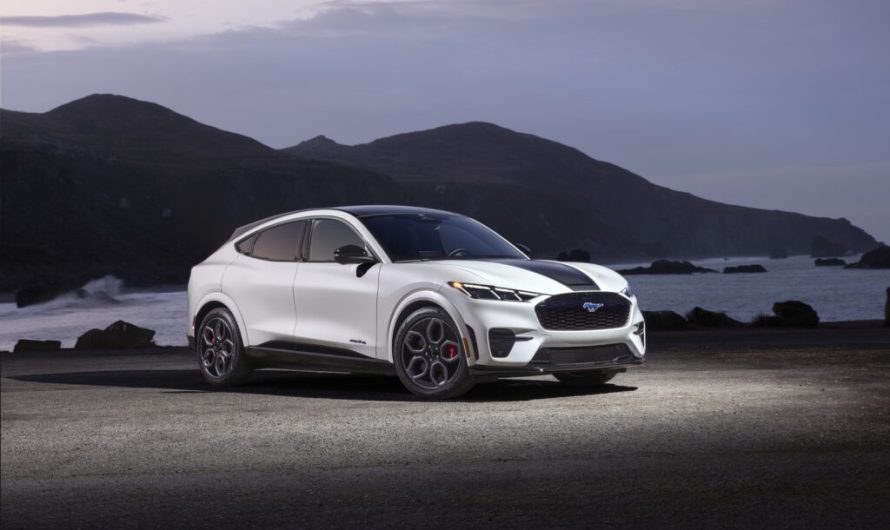 Продажі Ford впали майже на 14%, незважаючи на знижки, доступні всім
