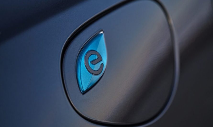 Після чотирьох пожеж Chrysler рекомендує власникам Pacifica Hybrid припинити зарядку та паркувати авто на вулиці