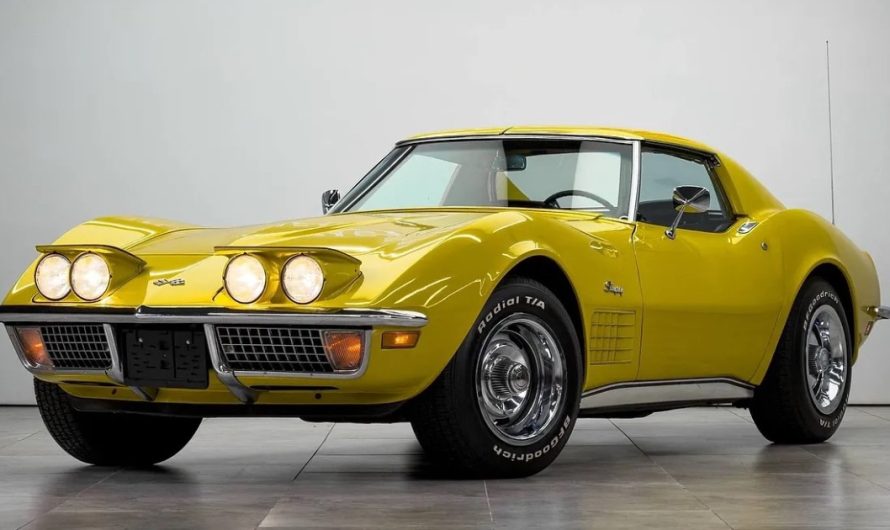 Chevrolet Corvette 1971 року в оригіналі та з мінімальним пробігом продають у Києві (фото)