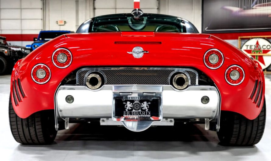 Один із лише двох створених червоних Spykers продали за 670 000 доларів