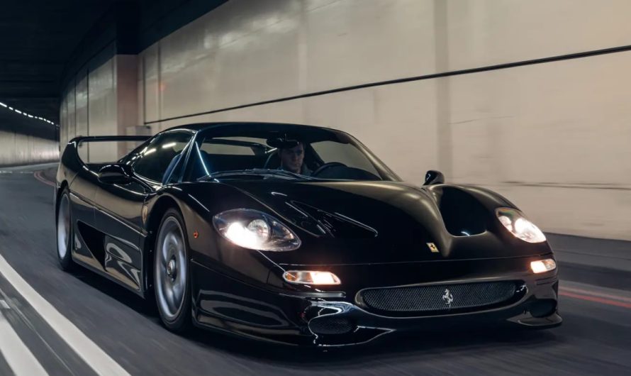 Таких — одиниці: чорний суперкар Ferrari F50 1996 року продають за 6 млн фунтів (фото)