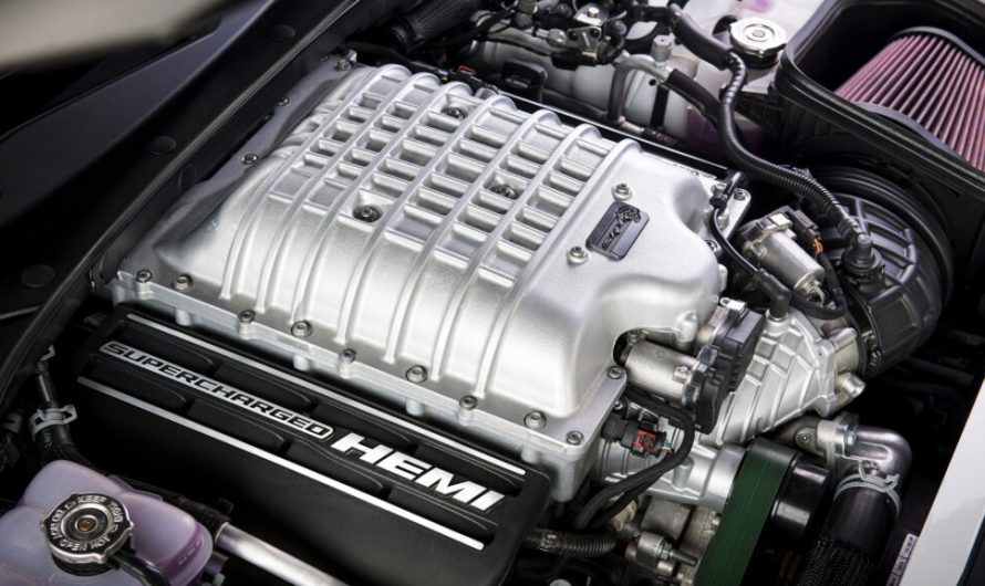 Dodge встановлює двигун Hellcat V8 у новий Charger, доповнивши його крилом Superbird