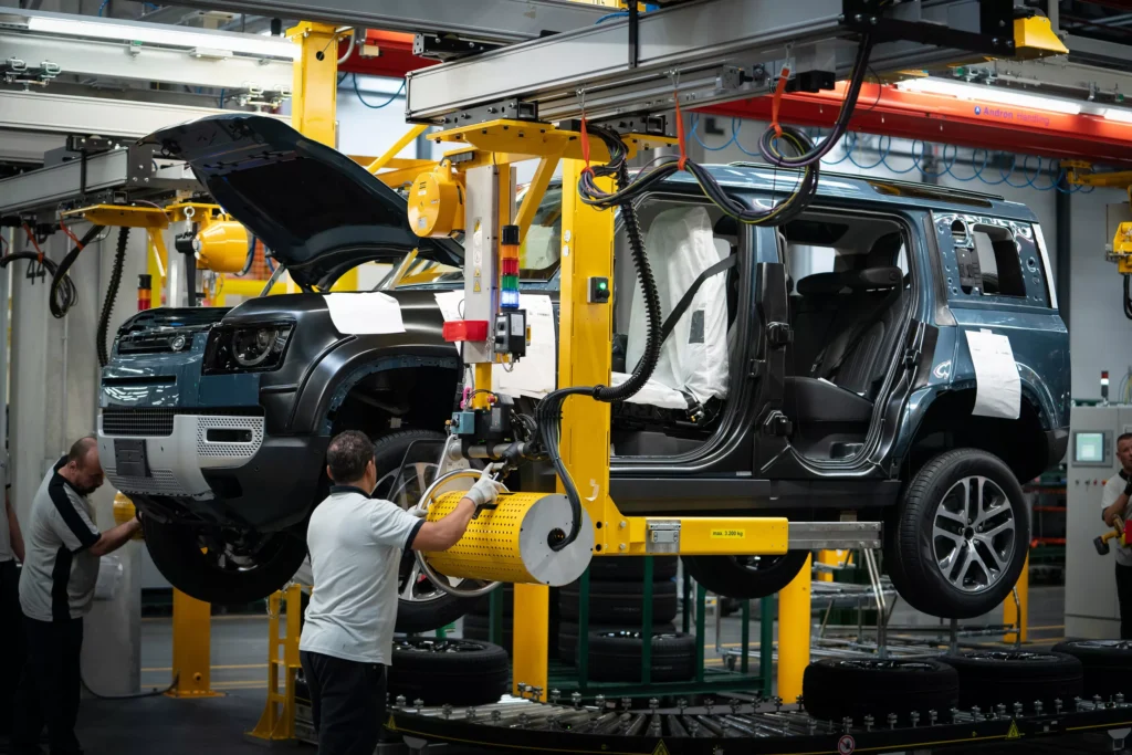 JLR може налагодити випуск нового Defender в Америці на базі технологій Stellantis