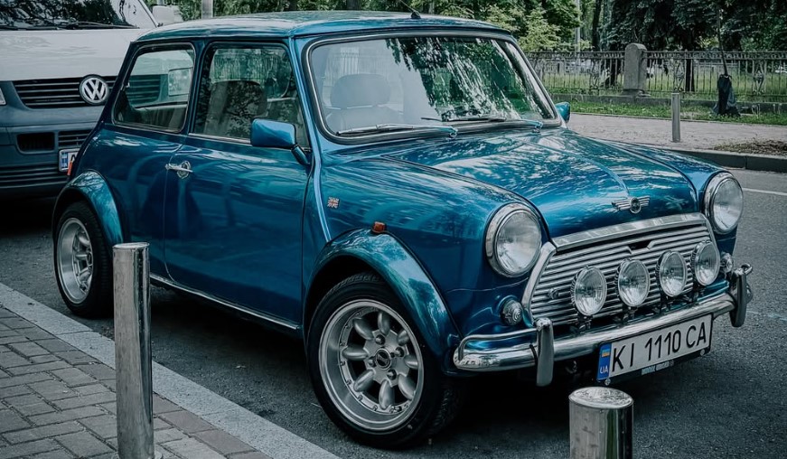 Ультра лімітований Mini Classic 2000 року помітили у Києві (фото)