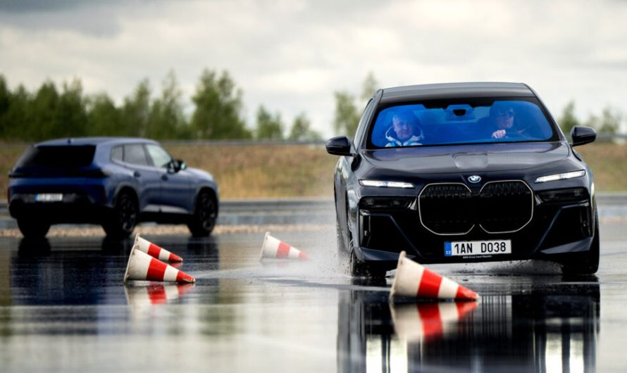 BMW дозволив 67 покупцям випробувати свої броньовані авто, один ігнорував вибухівку
