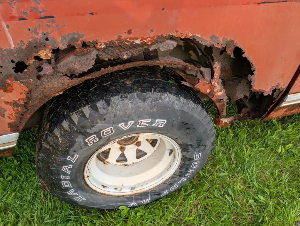 Іржавий позашляховик Scout II V8 пішов із молотка всього за 10 доларів