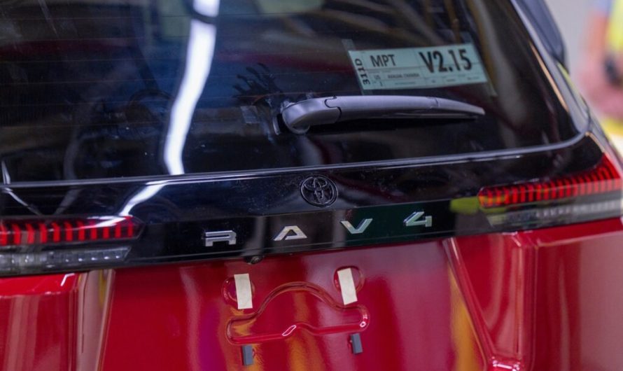 Toyota RAV4 продається так швидко, що дилери рахують запаси годинами, а не днями