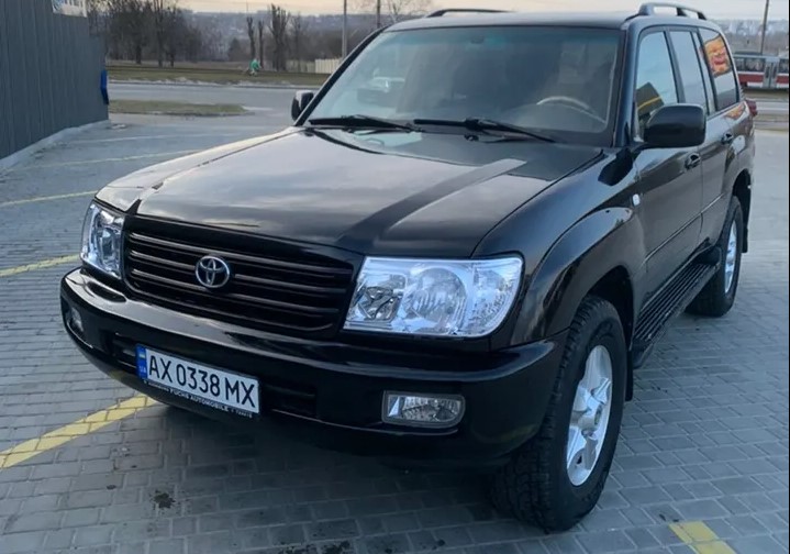Toyota Land Cruiser 105 з найменшим пробігом в Україні продають у Харкові (фото)