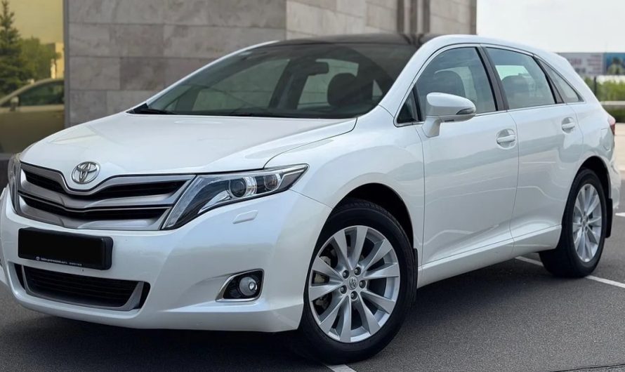 Капсула часу: надійну Toyota Venza 2013 року на базі Camry продають у Києві (фото)