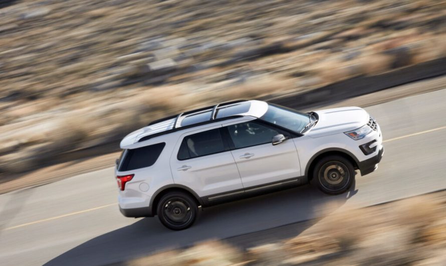 Ford відкликає 288 000 Explorerів через те, що з них постійно злітає декоративна планка даху