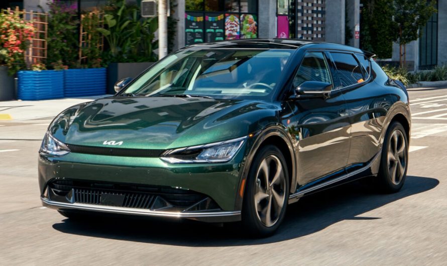 Hyundai та Kia радять 14 власникам електромобілів не паркувати їх поряд з оселями