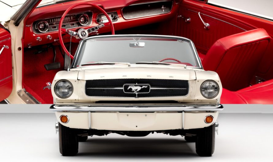 Цей легендарний Mustang 1965 року вперше випробували на трасі Disney до того, як він виїхав на звичайну дорогу