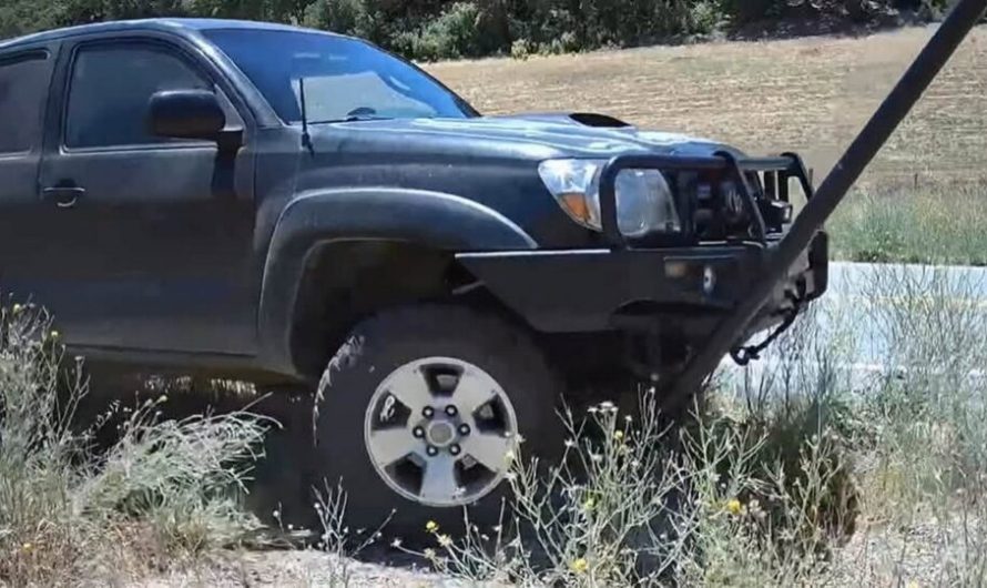 За словами поліцейських, керманич Toyota знищив кілька камер Flock, проте не зачепив ті, що зняли його на відео