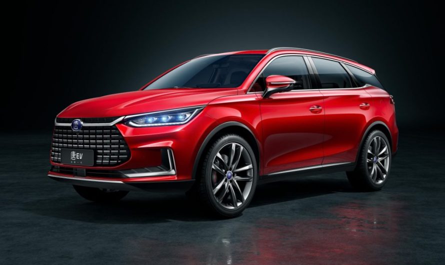 BYD пояснює, чому електродвигун стирчить з цього Tang