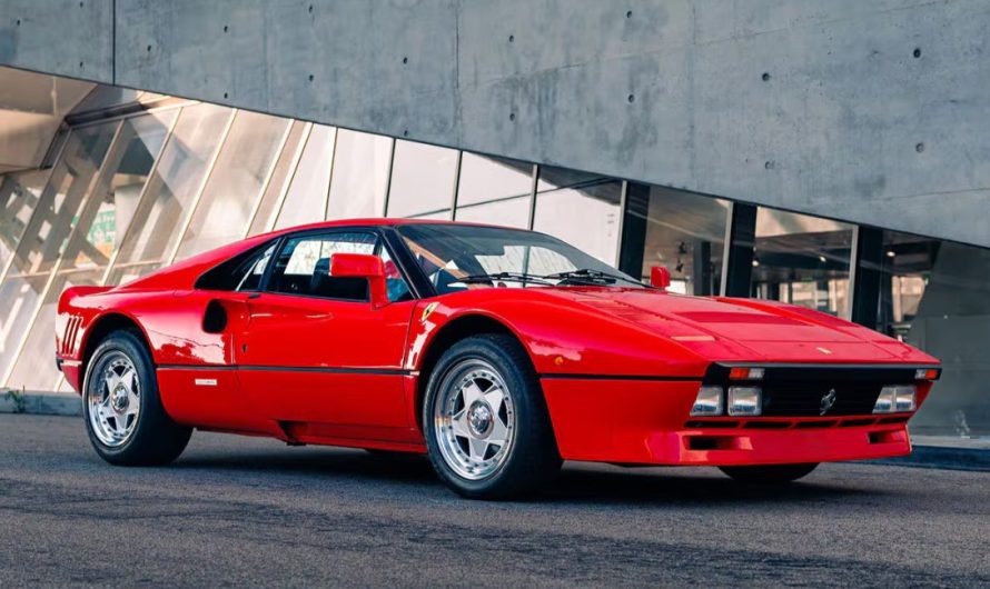 Суперкар Ferrari 288 GTO вперше може подолати позначку у $10 млн на аукціоні у Монтереї (фото)