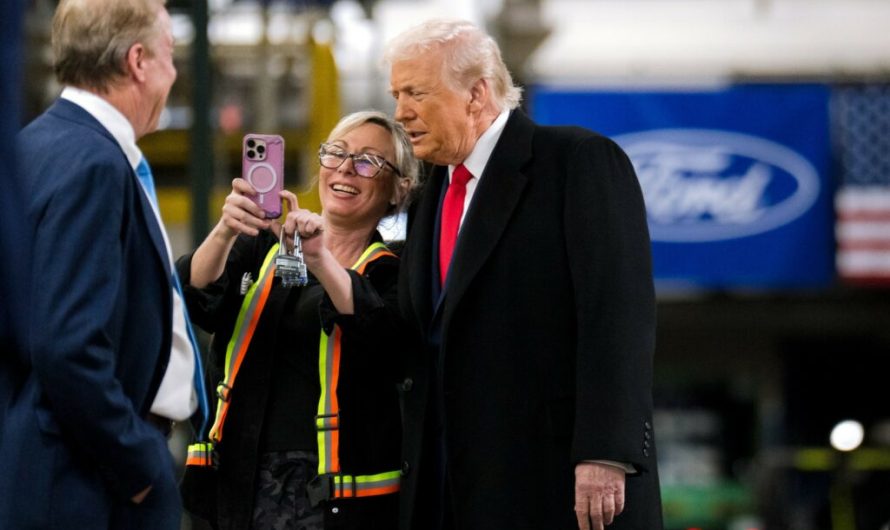 Трамп погрожує заправкам: або бензин по 2,50 долара, або «великі проблеми»