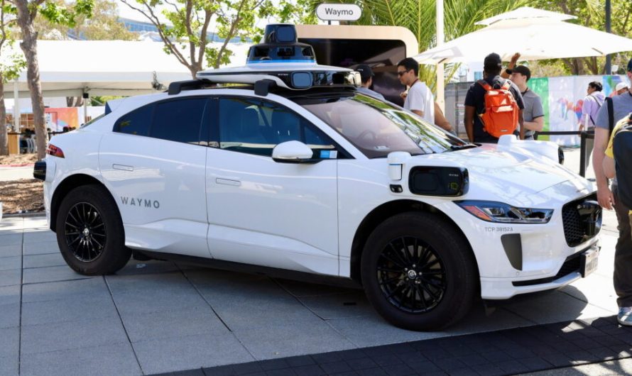 Одна паркувальна звичка призвела до 64 з 83 штрафів Waymo в Остіні