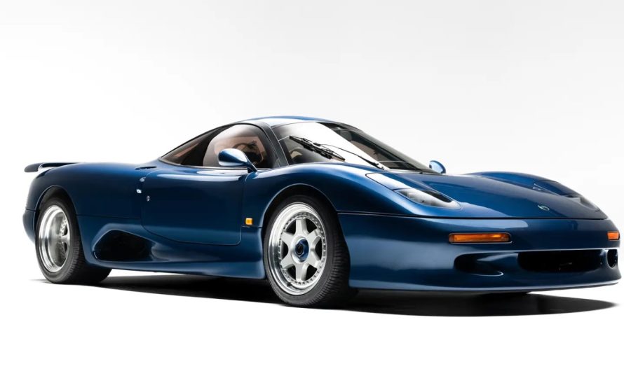 Один з 27: рідкісний суперкар Jaguar XJR-15 1991 року без пробігу продають за $1,4 млн (фото)