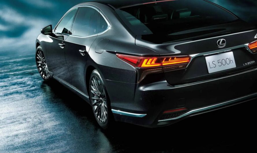 Lexus продовжує підтримувати свій десятирічний LS черговим оновленням