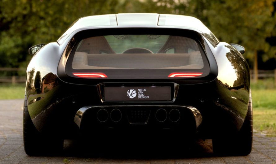 Більшість універсалів завантажують ззаду, а цей ексклюзивний Ferrari — через крила-метелики