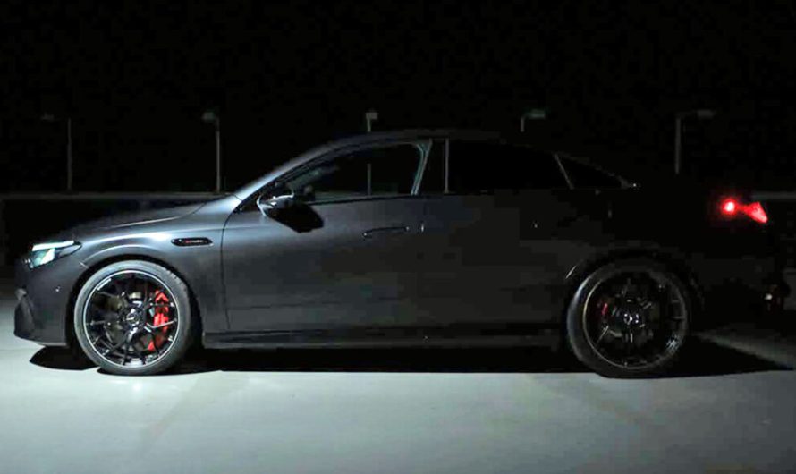 Новий електромобіль CLA від AMG демонструє червоні гальмівні супорти раніше за технічні характеристики