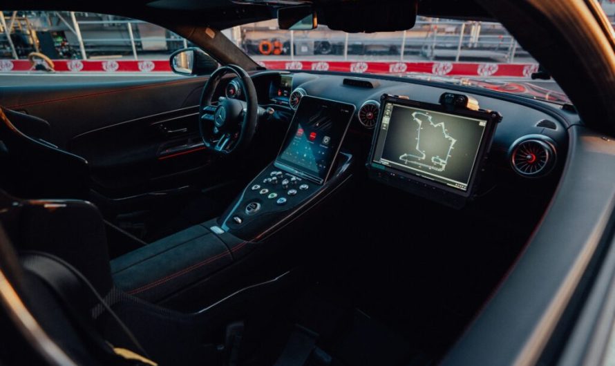 F1 представила новий автомобіль безпеки, відмовившись від світлової балки на даху на користь розумнішого рішення
