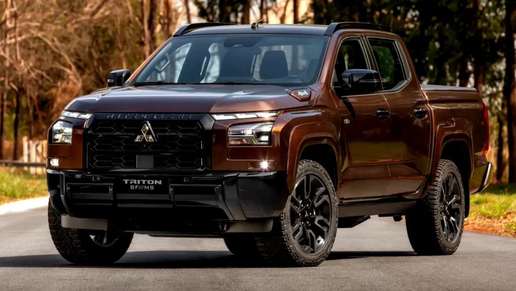 Пікап Mitsubishi за $71 200 проєктує коня прямо на дорогу