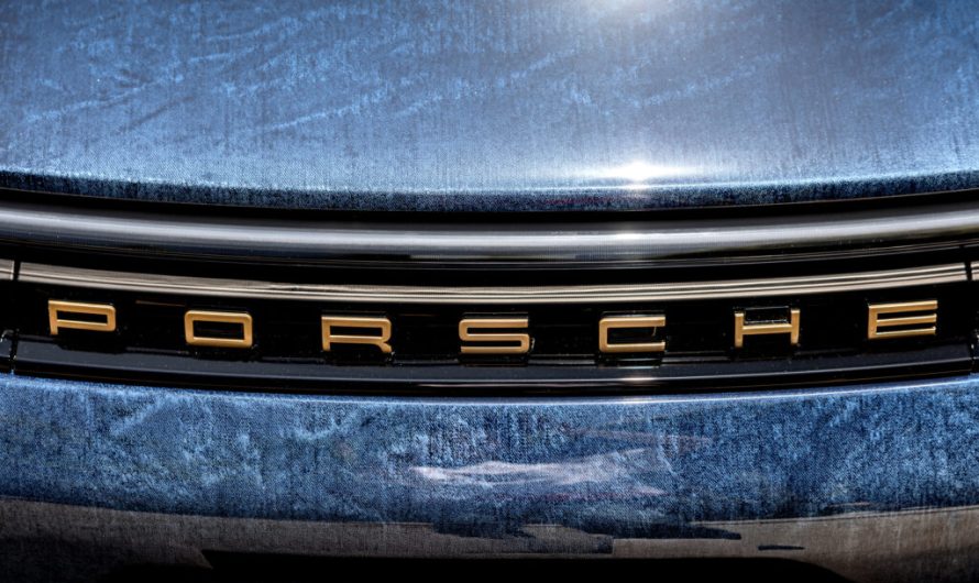 Porsche не встигає виробляти достатньо 911-х, але не може продати стільки ж електромобілів