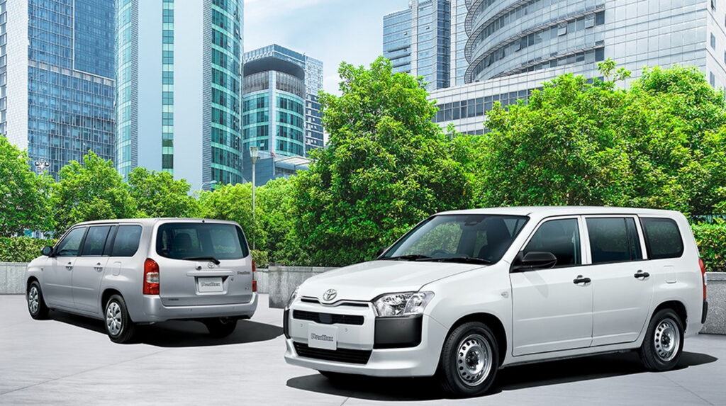 Toyota Probox на вулиці
