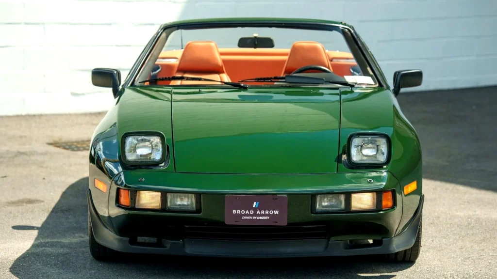 Заводського кабріолета Porsche 928 не існує, проте цей автомобіль максимально наближений до нього