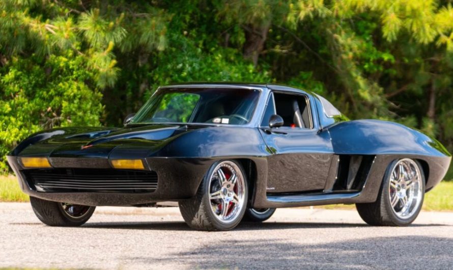 Corvette C2 1963-го з двигуном посередині та розділеним заднім склом гарантовано викличе діаметрально протилежні судження