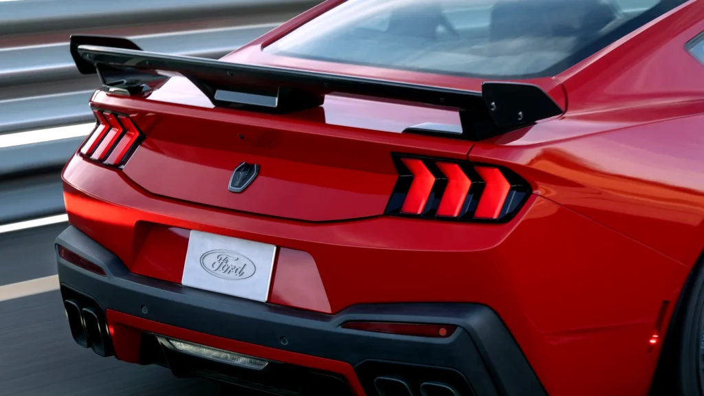 Ford продемонстрував дилерській мережі позашляховий Mustang V8, що позбувся заднього приводу