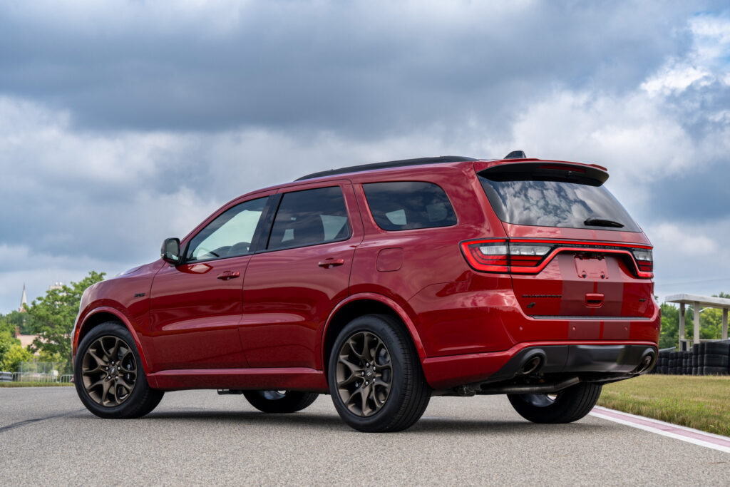 Два відгуки по тому, а спойлер Dodge Durango усе ще не тримається