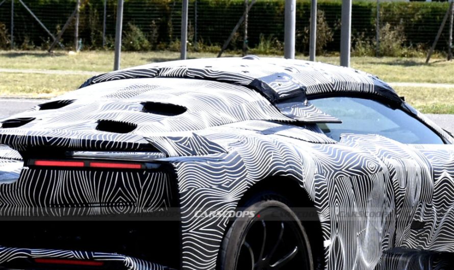 Під час тестів кабріолет Ferrari F80 помітили у чохлі, який маскує дах