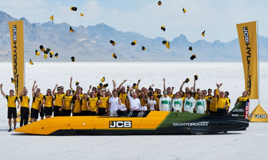 JCB Hydromax побив наземний рекорд швидкості, розігнавшись до 406 миль/год