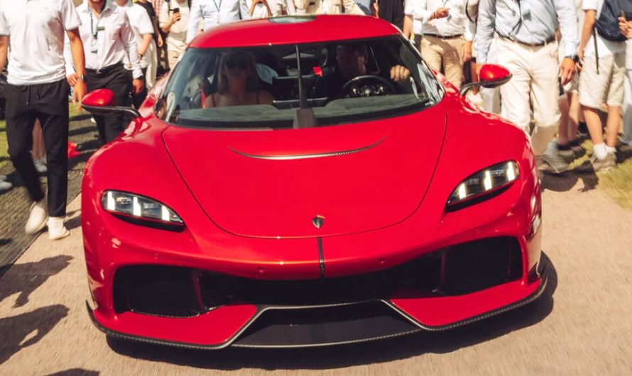 Перший на планеті Koenigsegg Gemera вартістю $3 млн розбили невдовзі після передачі ключів власнику