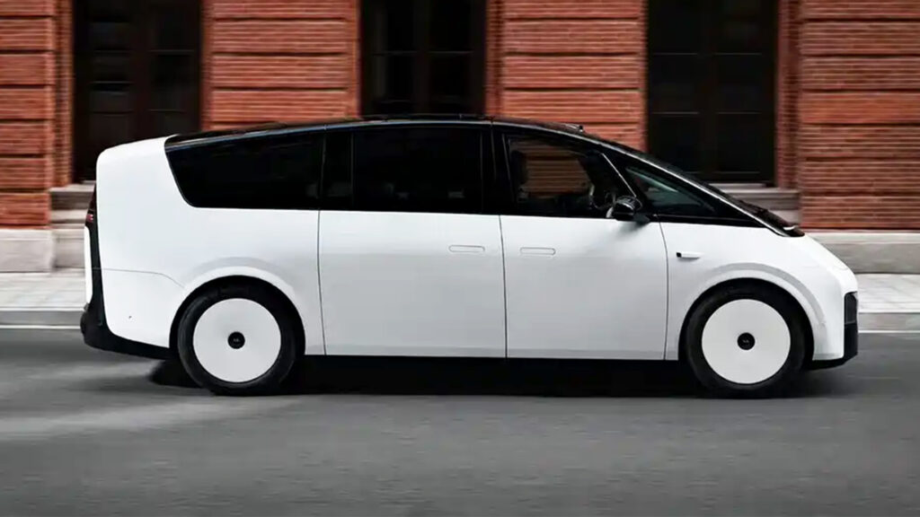 Li Auto Mega ззаду