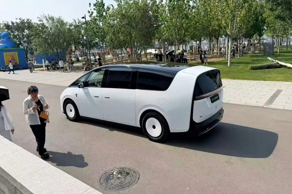 Оновлений Li Auto Mega