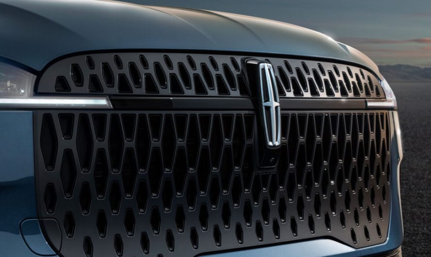 Чи не припускаються Cadillac та Lincoln фатальної помилки, згортаючи випуск доступних преміум-авто?